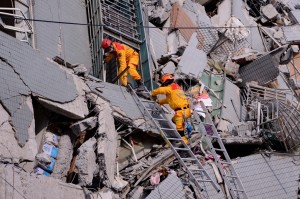 Sismo en Taiwán: 23 muertos y más de 500 heridos