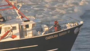 Barco zozobra durante misión de rescate