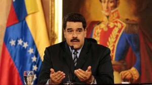 Maduro sube por primera vez en 20 años precio gasolina y devalúa el bolívar Maduro sube por primera vez en 20 años precio gasolina y devalúa el bolívar