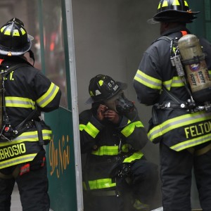 Bomberos del ‘domingo negro’ reciben $183 millones