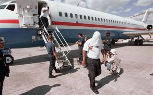 Otros 86 dominicanos fueron repatriados EU
