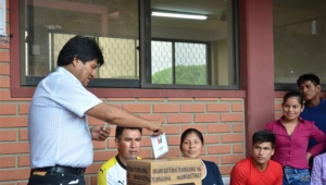 BOLIVIA: Presidente Evo Morales pierde referendo para reelegirse
