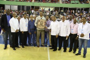Mauricio Báez vence San Carlos en inicio basket DN