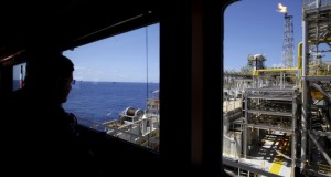 Condenan a exdirector de Petrobras a 12 años de cárcel por corrupción