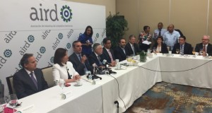 Abinader acusa Danilo utilizar el Palacio como comando de campaña