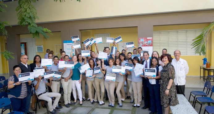 Docentes y estudiantes reciben certificación en Microsoft Technology Associate imagen