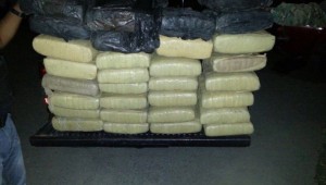 Ocupan a dos hombres 311 libras de marihuana en carretera Baní-Azua