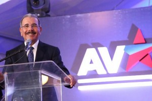 Medina dice nueva encuesta señala que él tiene 61% y  Abinader 32%