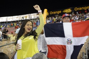 Patricia Rodriguez apoyando el equipo Dominicano.