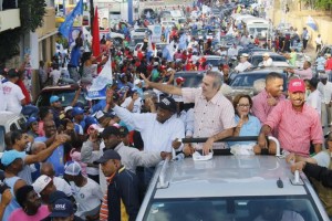SAN CRISTOBAL: PRM moviliza multitud en marcha-caravana