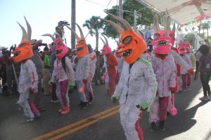 Miles de personas disfrutan en Malecón del Desfile de Carnaval Miles de personas disfrutan en Malecón del Desfile de Carnaval