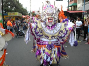 BONAO: Miles disfrutan desfile de clausura del carnaval BONAO: Miles disfrutan desfile de clausura del carnaval