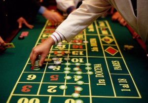 Imponen garantía e impedimento de salida a dos imputados en fraude a casinos