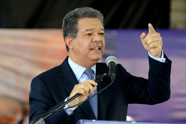 L. Fernández dice cambios precios petróleo son por intereses políticos imagen