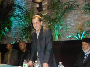 Candidato dice propiciará reducción nómina consular