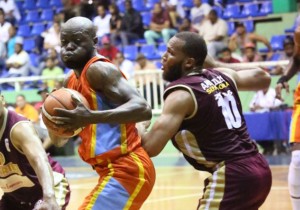 Sigue con éxito baloncesto de Santiago y el Distrito