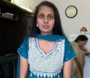 Acusan de asesinato mujer que tiró a un bebé a la basura