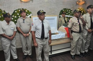 Políticos y excombatientes asisten al funeral de Claudio Caamaño Políticos y excombatientes asisten al funeral de Claudio Caamaño