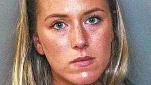 Quitan licencia a enfermera retrataba penes de pacientes Quitan licencia a enfermera retrataba penes de pacientes