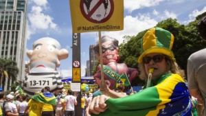 BRASIL: Exigen la destitución de la presidente Rousseff