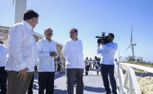 BARAHONA: Presidente Medina inaugura el parque eólico Larimar