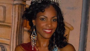 Revocan fianza a azafata transportó cocaína en equipaje