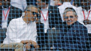 Obama y Castro presencian juntos partido de beisbol en el estadio Latinoamericano de La Habana