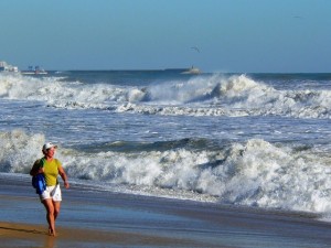 Autoridades emiten alerta amarilla para playas del Norte