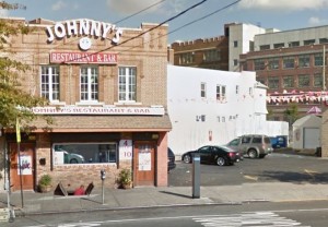 Matan a golpes guardia de seguridad en Queens