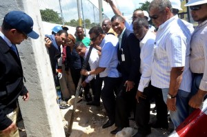 HAINA: Dan primer picazo circuito de energía 24 horas HAINA: Dan primer picazo circuito de energía 24 horas