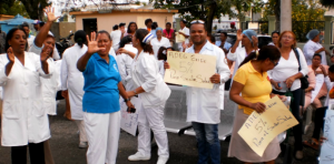 Médicos paralizan hospitales para exigir mejoras laborales Médicos paralizan hospitales para exigir mejoras laborales