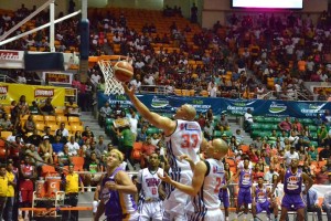 Pueblo Nuevo y CDP triunfan semifinal basket Santiago