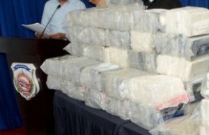 HAINA: Decomisan 25 paquetes cocaína en una embarcación HAINA: Decomisan 25 paquetes cocaína en una embarcación