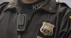 Arrestan hombre intentó robar pistola a un policía Arrestan hombre intentó robar pistola a un policía