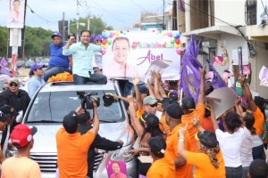 Abel Martínez celebra cumpleaños con gran marcha caravana Abel Martínez celebra cumpleaños con gran marcha caravana