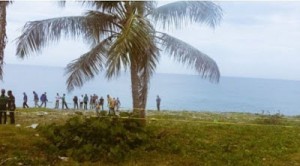 Muere mujer iba en minibús cayó al mar en autopista Las Américas