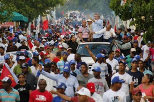 Abinader y Carolina Mejía movilizan miles de personas en provincias Abinader y Carolina Mejía movilizan miles de personas en provincias