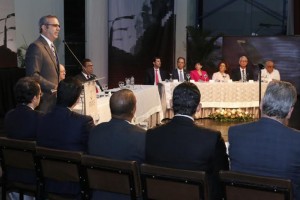 Abinader promete concertar reformas para garantizar derechos sociales y políticos