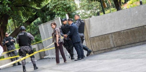 CARACAS: Mueren 3 policías atacados por presos durante una fuga CARACAS: Mueren 3 policías atacados por presos durante una fuga