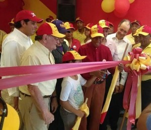 P. RICO: Balagueristas con Danilo inauguran local