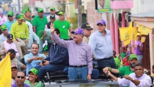 Candidato Danilo Medina recibe apoyo en calles de Higüey Candidato Danilo Medina recibe apoyo en calles de Higüey