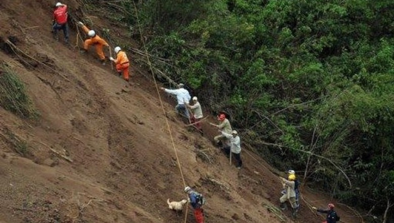 COLOMBIA: Derrumbe de tierra deja al menos nueve muertos imagen
