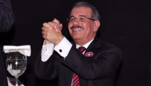 Danilo Medina felicita a locutores