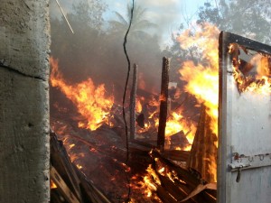 SANTIAGO: Mueren calcinadas en su residencia madre y dos de sus hijas SANTIAGO: Mueren calcinadas en su residencia madre y dos de sus hijas