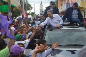 Leonel moviliza multitud SD Oeste; valora decisión de canales