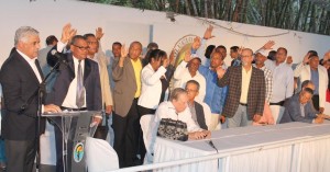PRD recibe 200 dirigentes renunciantes del PRM PRD recibe 200 dirigentes renunciantes del PRM