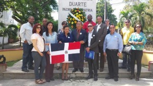 SANTIAGO: Filial ACROARTE deposita ofrenda por aniversario