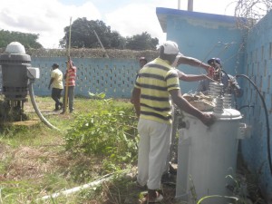 BOCA CHICA: Población sin agua por caída cable alto voltaje