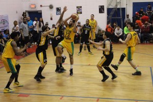 San Vicente y Máximo Gómez triunfan basket de NY