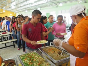 Atletas Juegos Escolares con alimentación balanceada